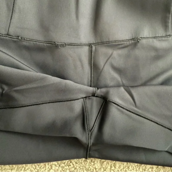 Vuori Black High-Waisted Leggings - Picture 4 of 8